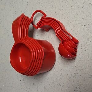 Tupperware Measuring cups & spoons